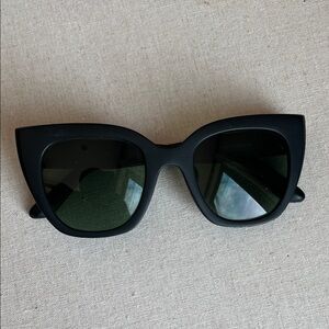 Chic TOMS Black Cat-Eye Sunglasses
